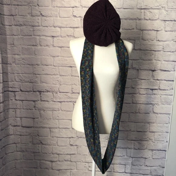 Knit Hat/Beret and Infinity Scarf - Picture 6 of 9